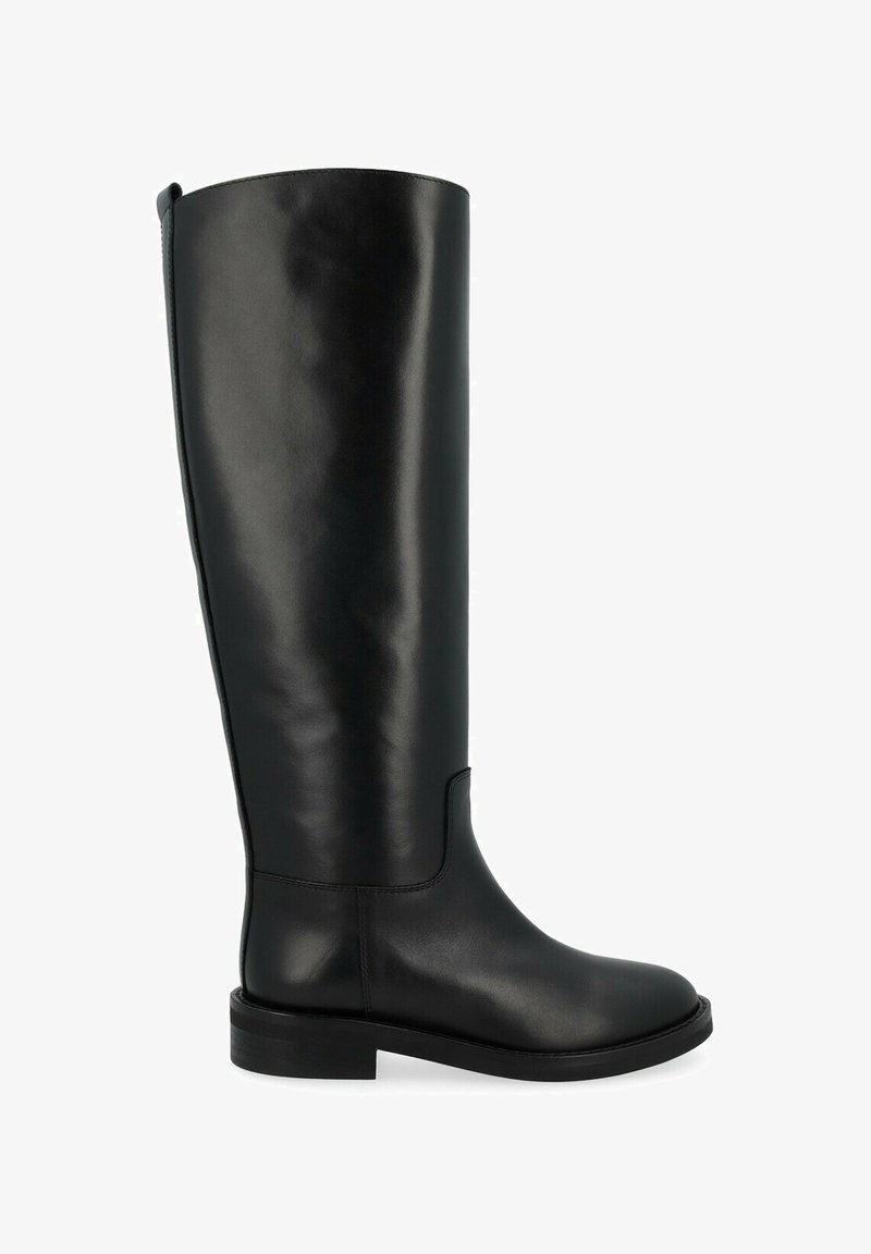 Botte noire en cuir, hauteur genou, avec une finition lisse, bout rond, semelle plate et design minimaliste. Équipée d'une languette à l'arrière pour faciliter l'enfilage.