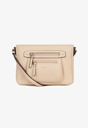 Beżowa skórzana torba na ramię z dwoma przednimi kieszeniami na zamek, złotymi okuciami i regulowanym paskiem na ramię.