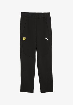 Schwarze Jogginghose mit elastischem Bund, Ferrari-Logo am linken Oberschenkel und weißem Puma-Logo am rechten Oberschenkel.
