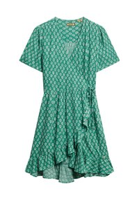 Vestido verde en una tela ligera, con un patrón de hojas blancas, mangas cortas con volantes, un dobladillo con volantes y un detalle de cintura ajustada.