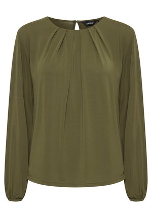 Blouse vert olive à manches longues, avec des plis au niveau du décolleté et une petite ouverture en forme de clé au dos. Tissu à texture lisse.