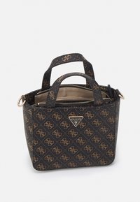 Borsa sintetica nera con dettagli del logo in oro, motivo geometrico, doppio manico superiore e chiusura con cerniera. Forma rettangolare compatta.