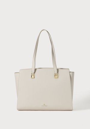 Torba za na ramo iz kremastega usnja z dvema naramnicama in zlato obarvanimi kvadratnimi detajli.