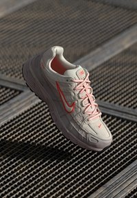 Nike Sportswear P 6000 PRM - Sneakers low - phantom/picante red/college grey/black