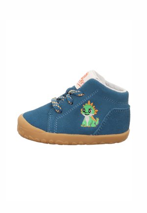 Scarpa da bambino blu con suola in gomma e lacci, con un piccolo dinosauro a fumetti verde e arancione sul lato.