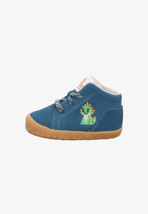 Blauw peuterschoentje met een gumkleurige zool en veters, met aan de zijkant een kleine groene en oranje cartoon dinosaurus.