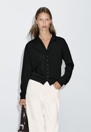 Massimo Dutti BUTTONED WITH MOCK TURTLENECK - Strickjacke - black