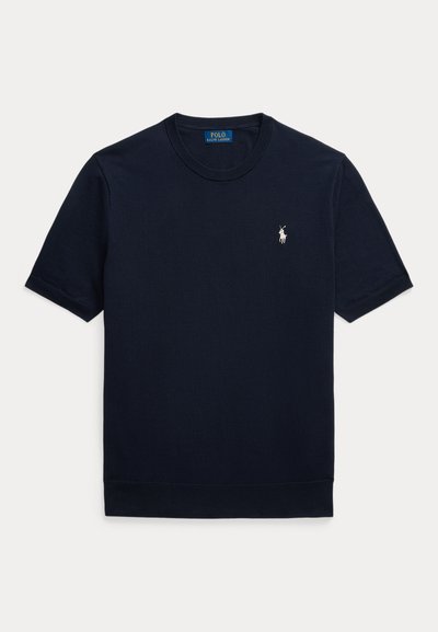 Μαύρο κοντομάνικο T-shirt από βαμβάκι. Στρογγυλή λαιμόκοψη, ριμπ μανίκια και στρίφωμα. Διαθέτει ένα μικρό κεντημένο λογότυπο στο στήθος.