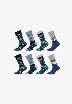 Acht bunte Kindersocken in zwei Reihen, mit Dinosaurier-Mustern und Streifen in blau, grau, grün und schwarzen Farbtönen.