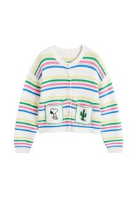 Cardigan rayé avec des bandes vertes, roses, jaunes et bleues ; deux poches avant avec des motifs brodés de Snoopy et de cactus.
