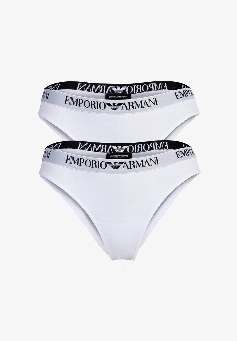Culottes bikini en coton blanc avec une ceinture élastique noire. Présente le logo « Emporio Armani » en blanc sur la bande. Deux paires empilées.