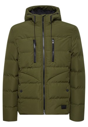 Roheline polsterdatud jakk koos kapuutsiga, millel on ees lukk, kaks musta tõmblukkudega taskut ja elastsed mansetid istuva väljanägemise saavutamiseks.