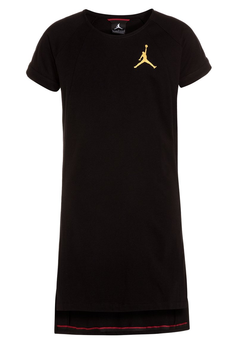 Czarna bawełniana sukienka z krótkimi rękawami, z złotym logiem Jumpman na piersi i czerwonym akcentem wzdłuż dołu.