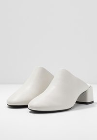 Filippa K Slip-ins med hög sula - white