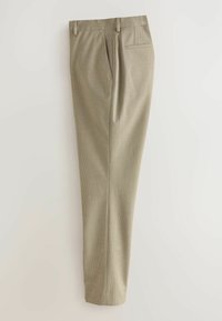 Hellbraune Hose mit feinem Streifenmuster, verziert mit Falten an der Vorderseite, einer einzelnen Gesäßtasche und einem taillierten Bein-Design.