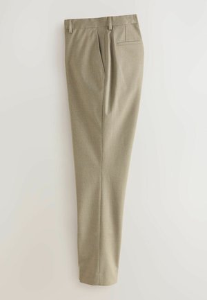 Pantalones de color marrón claro con un delicado patrón de rayas, con pliegues en la parte frontal, un bolsillo trasero y un diseño de pierna ajustada.