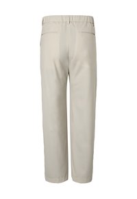 Pantalon beige à jambes droites avec ceinture élastique et deux poches fentes à l'arrière, vu de dos.