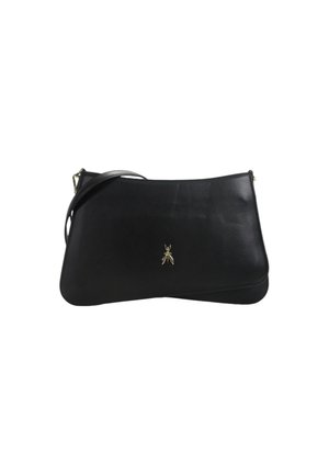Borsa a tracolla in pelle nera con finitura lucida, presenta un logo insetto dorato, chiusura con zip e una tracolla sottile regolabile.