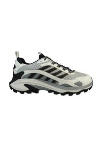 Zapatillas de trail running con una parte superior de malla blanca y negra, suela de goma y un sistema de cordones prominente. Presentan una mediasuela acolchada y una cinta de tirón.