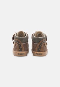 Geox WWF KILWI BOY - Vysoké tenisky - brown/dark brown