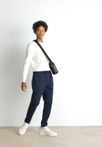 Tommy Hilfiger CENTRAL REPREVE MINI REPORTER UNISEX - Borsa a tracolla - black