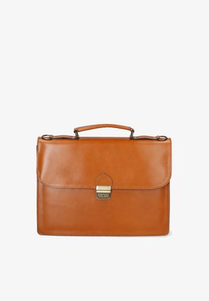 Borsa a tracolla in pelle tan con forma strutturata, manico superiore e patta frontale chiusa da una fibbia metallica. Texture liscia, design minimale.