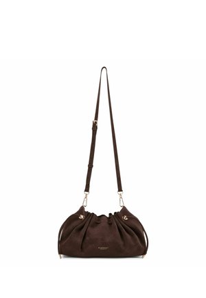 Borsa a tracolla in pelle scamosciata marrone scuro con tracolla regolabile e design raccolto sottile, con piccoli dettagli in metallo color oro e logo del marchio sul davanti.