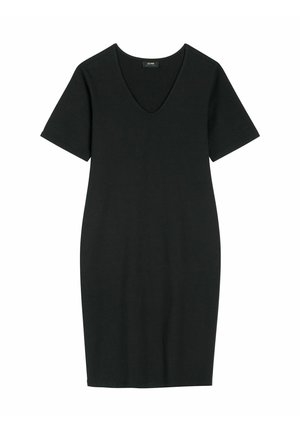Czarna sukienka z krótkim rękawem, z dekoltem w serek, do kolan, o prostej, dopasowanej sylwetce.