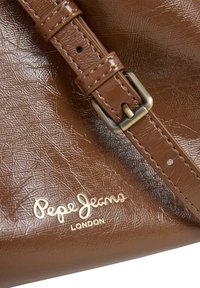 Pepe Jeans GISELLE - Håndtasker - chocolate brown