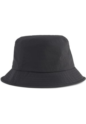 Sombrero tipo bucket de tela negra con ala ancha cosida y sutil logo bordado de Puma en el lateral.
