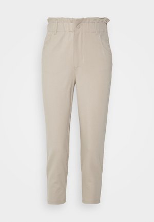 Beiga högmidjade avsmalnande byxor med elastisk midjeresår i papperspåse-stil, sidofickor och knappknäppning fram.