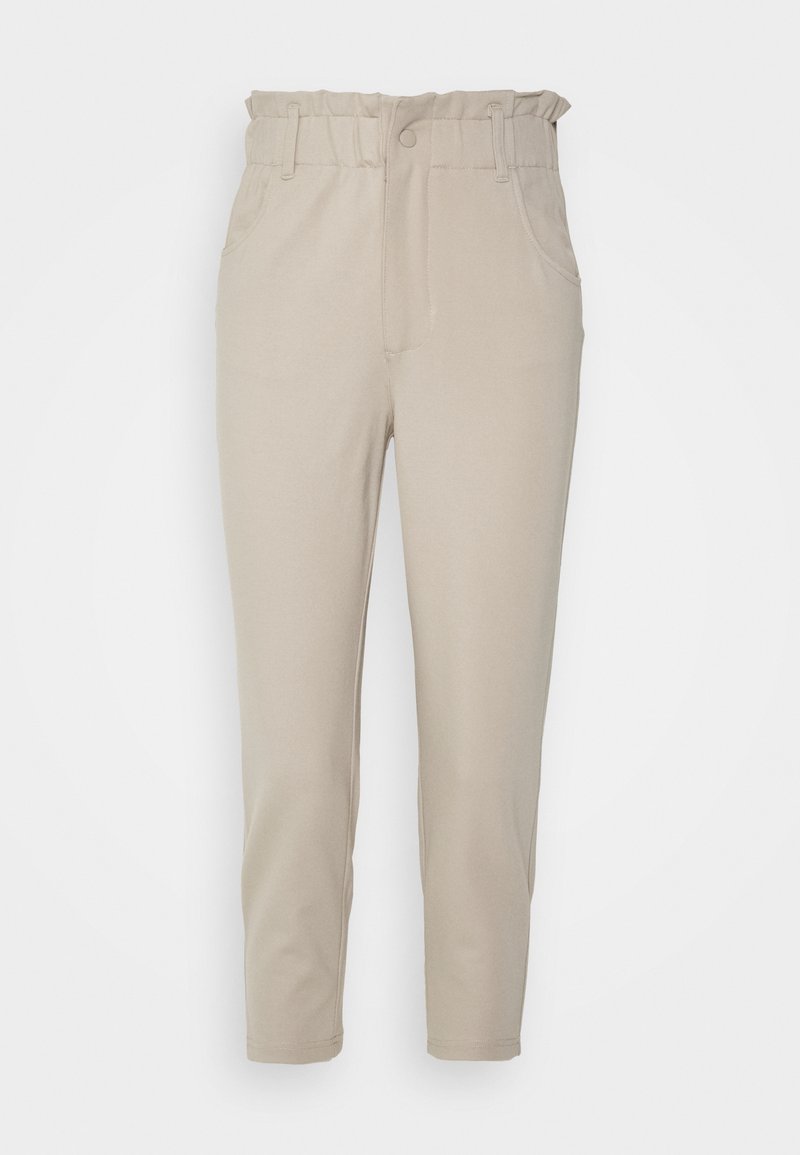 Beiga högmidjade avsmalnande byxor med elastisk midjeresår i papperspåse-stil, sidofickor och knappknäppning fram.