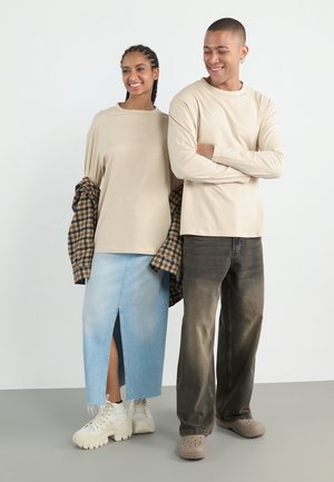 UNISEX 3 PACK - Tops ar garām piedurknēm - off-white/dark green/dark brown