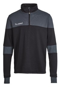 Schwarze und graue Zip-Up- Sweatshirt mit Kragen, strukturiertem Stoff und Hummel-Logo auf der Brust. Verfügt über kontrastierende Ärmel.