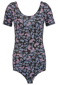 Traje de baño negro con mangas cortas que presenta un colorido patrón de cachemira en tonos rosa y azul. Tejido suave con escote redondeado.