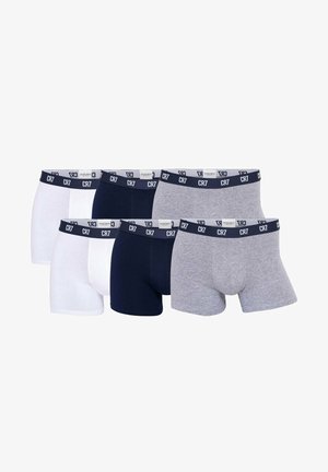 Siete pares de calzoncillos bóxer para hombre en blanco, azul marino y gris con cinturillas negras etiquetadas con "CR7" dispuestos en dos filas.