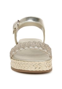 Sandales compensées avec une base en jute tressé et une lanière métallique dorée. Elles disposent d'une boucle ajustable à la cheville et d'une semelle intérieure lisse et rembourrée.
