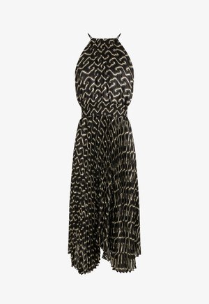 Musta mekko, jossa on kaula-aukko ja valkoinen kiertävä kuvio. Kangas on poimuttunut, mikä luo tekstuurisen virtauksen.