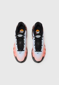 Nike Sportswear AIR MAX DN8 - Sneakers low - royal tint/chrome/crimson black