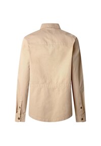 Beige Baumwollhemd mit langen Ärmeln, einem klassischen Kragen, Rückenpasse und knöpfbaren Manschetten. Glatte Textur, lockere Passform und keine Muster.