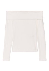 Maglietta bianca a maniche lunghe, con scollo off-the-shoulder, colletto largo ripiegato e silhouette aderente.