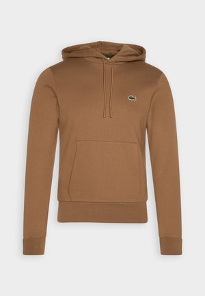 Brauner Kapuzenpullover mit langen Ärmeln, vorderer Kängurutasche, verstellbarer Kapuze mit Kordelzug und kleinem grünen Krokodil-Logo auf der linken Brust.