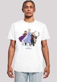Bílý bavlněný tričko s motivem kreslen�ých postaviček z Disneyho "Ledové království II." Design zahrnuje Annu, Elsu, Olafa, Kristoffa a Svena.