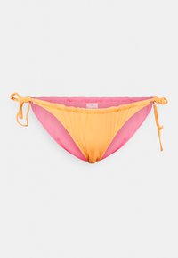 Parte de baixo de bikini de natação com textura em padrão canalé, numa gradação de rosa a laranja, apresentando laços laterais ajustáveis e cinturinha elástica macia para conforto.