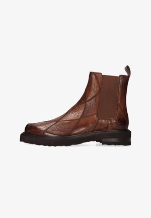 Stivale Chelsea marrone in pelle con dettagli a patchwork cuciti, pannello elastico laterale, linguetta per tirare e suola in gomma nera.