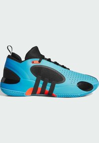 Baskets de sport bleu clair avec des accents noirs, présentant un dessus en maille, des détails perforés, trois rayures noires et une semelle texturée.