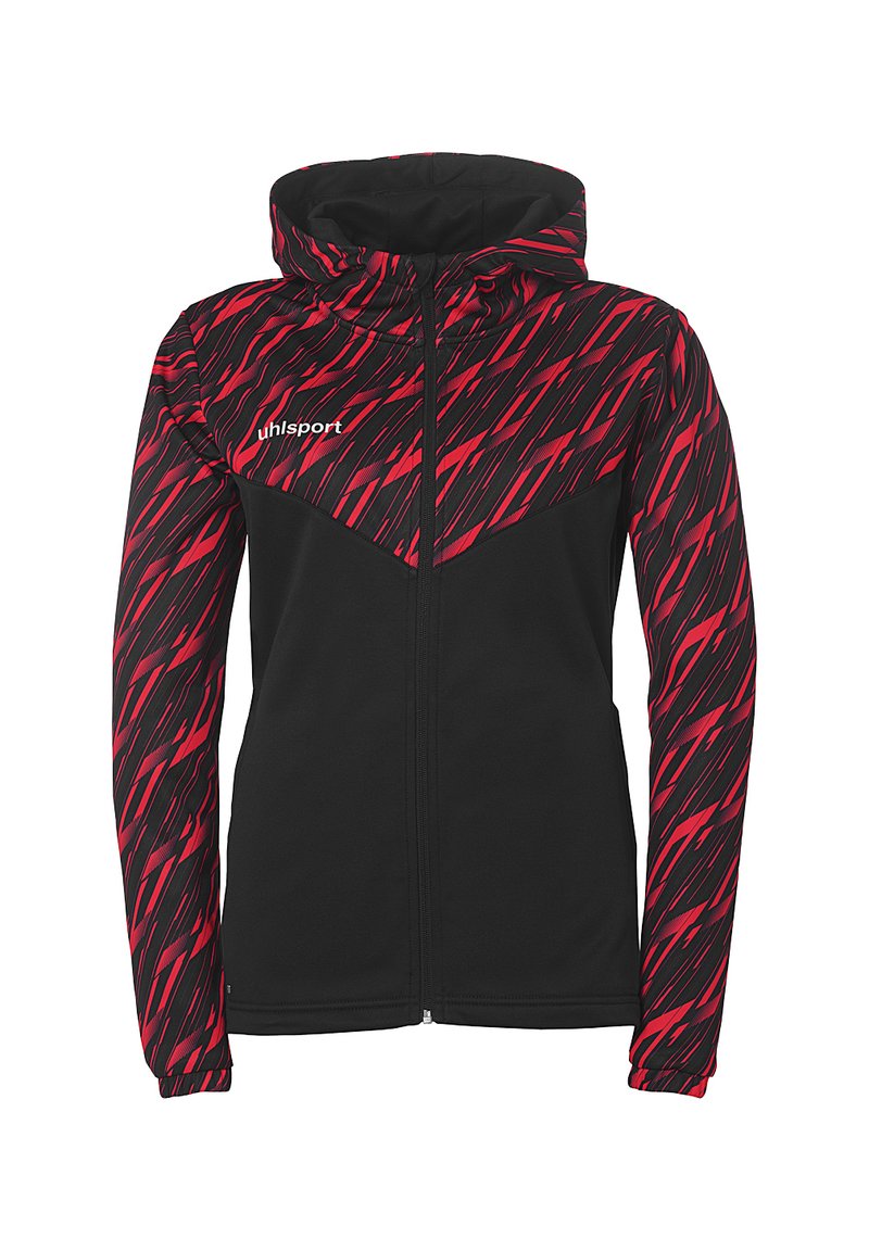 Sort jakke med hætte, frontlynlås og rød skråstribe mønster på den øverste halvdel. Stoffet ser glat og let ud.