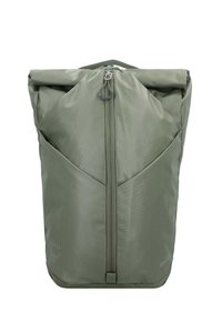 Zaino roll-top di colore verde oliva, realizzato in nylon resistente. Presenta una chiusura centrale con zip e un design a cucitura pannello, con il logo visibile nell'angolo in basso.