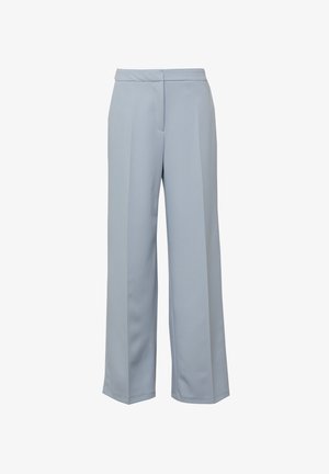 Jasnoniebieskie spodnie z wysokim stanem i prostymi nogawkami, z przednim kantem i ukrytym zapięciem, prezentowane na białym tle.