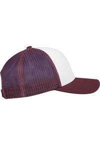 Maroon i bijela kapa s čvrstim prednjim dijelom, mrežastim stranama i zakrivljenim vizirima. Ima detalje šivanja i podešavanje na stražnjem dijelu.